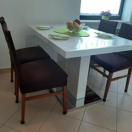Lila Apartman